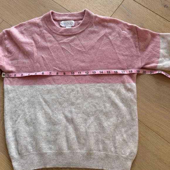 Velvet by Graham & Spencer Women's Nora 100% Cashmere Sweater XS Cream and Pink - Picture 5 of 8